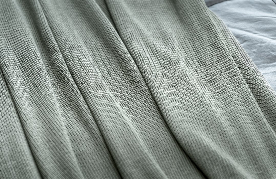 Mrs.Me home couture - throw Nest Sage detail2 WEB